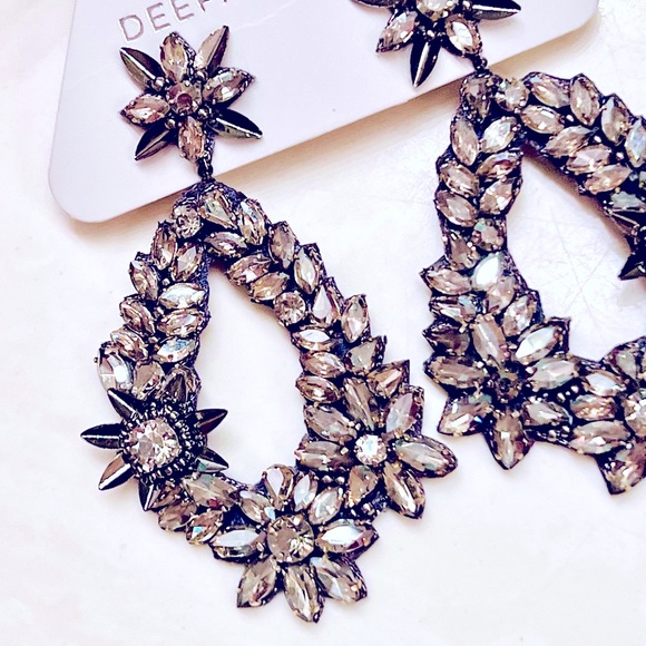 🌺🎉HP🎉🌺 NWT Deepa Gurnani Beaded Crystal Chandeliers - Picture 11 of 16